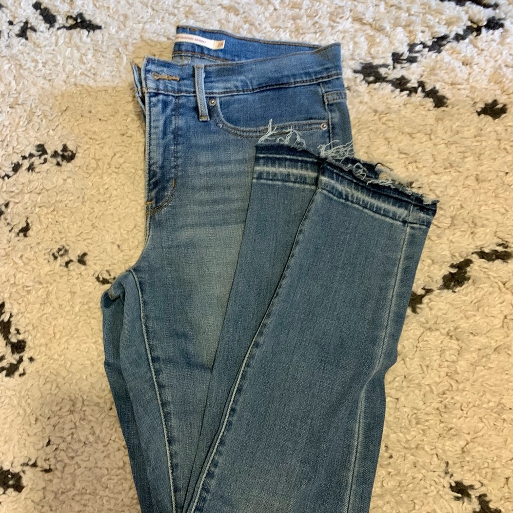 Levi’s skinny size 28